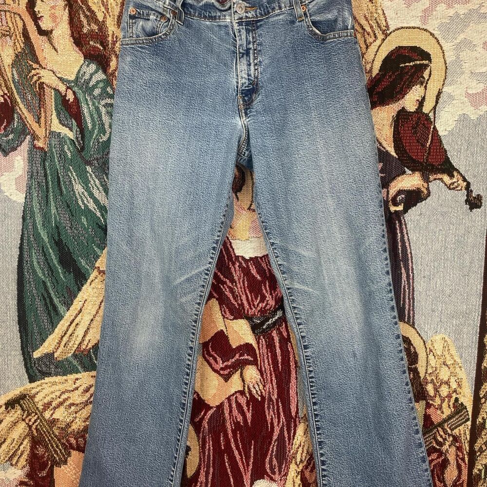 Levi 550 Womans relaxed distressed 12s jeans 31"